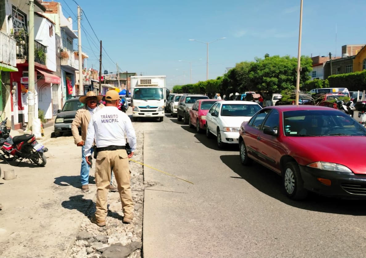 Renuevan red de agua potable en la avenida Censo de Silao; se reduce circulación a un solo carril