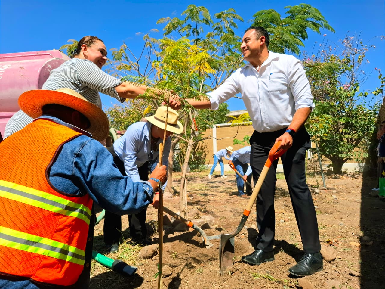 Realiza SAPAS jornada ambiental con estudiantes y docentes de la escuela número 8