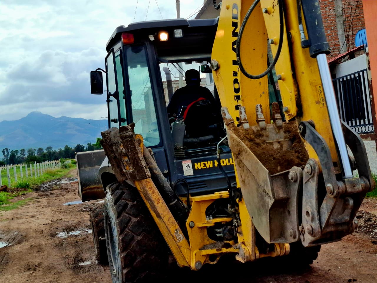 AMPLÍA SAPAS RED DE DISTRIBUCIÓN DE AGUA EN EL FRACCIONAMIENTO LA CURVA