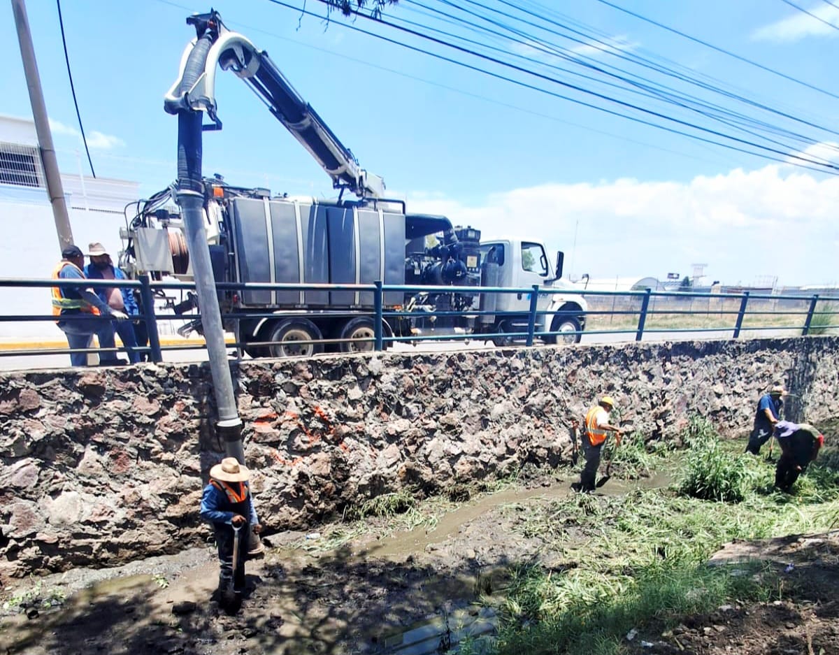 Se refuerzan acciones preventivas para evitar encharcamientos durante la temporada de lluvias; llama el SAPAS a no arrojar basura a las alcantarillas